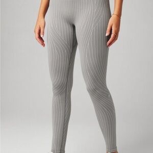 Fabletics Trek High-Waisted Textured Leggings Luna Grey Volcanic Ash (NWOT)